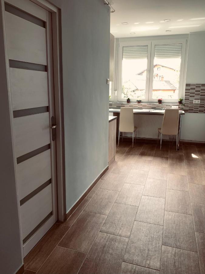 Modern Two Bedroom Flat With Balcony Lenti Exterior foto